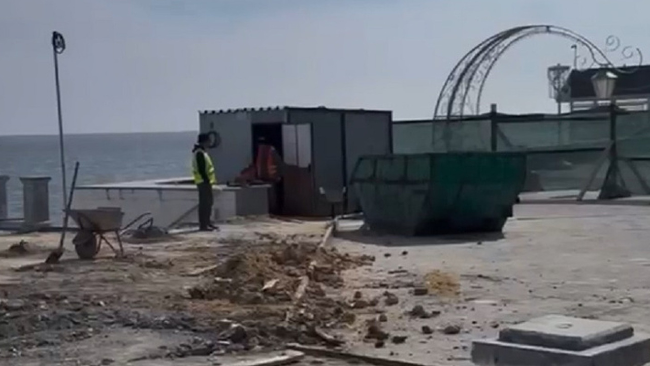 На центральной набережной Алушта началась рекон...