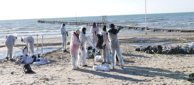 В Керченском проливе продолжаются работы по лик...