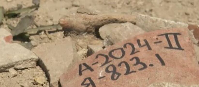 Археологи обнаружили мраморную плиту возрастом более двух тысяч лет в районе Керчи