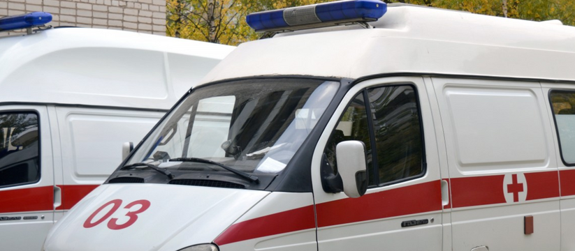 Одна из девочек, пострадавших во время удара ВС...