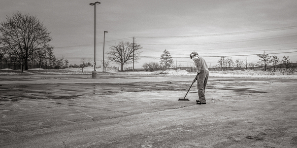 Школьники в Ялте обстреляли дворника пластиковы...