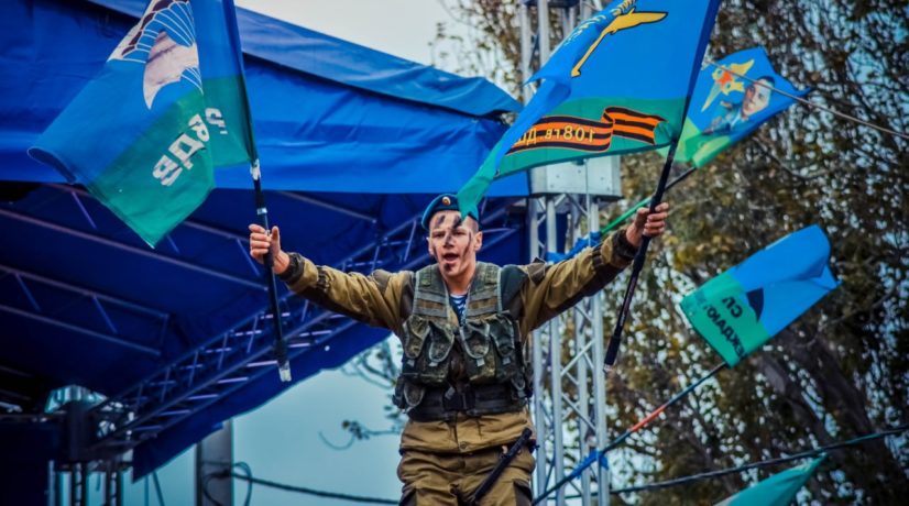  В Симферополе телебашня поздравит солдат ВДВ с праздником 