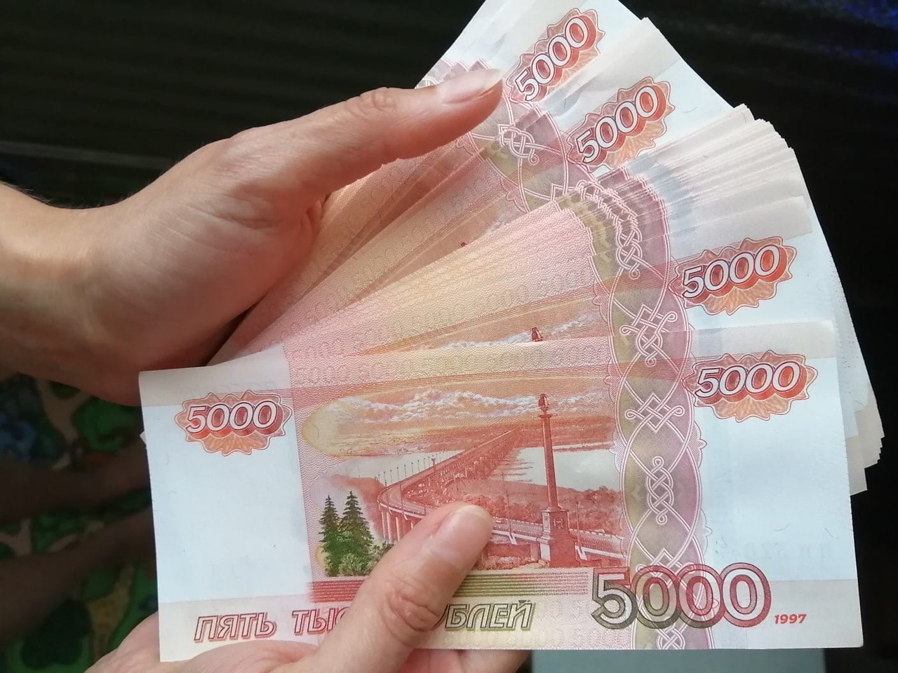  Больше не платите банкнотами 1000 и 5000 рублей: с 1 августа они окажутся бестолковыми бумажками 