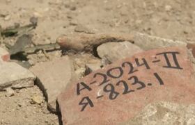 В Керчи нашли мраморную плиту возрастом более двух тысяч лет