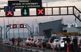  Дорожные службы усилят работу на Крымском мост...