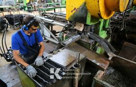 Керченский завод строит два крупных судна