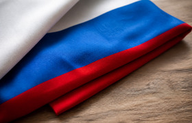 Молодежь Феодосии поздравила горожан с Днем фла...